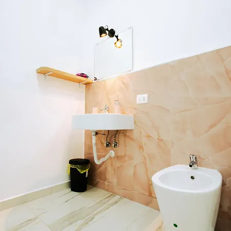 Light 4* نابولي