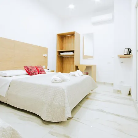 Light بيت ضيافة نابولي