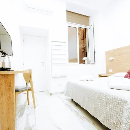 بيت ضيافة Light نابولي