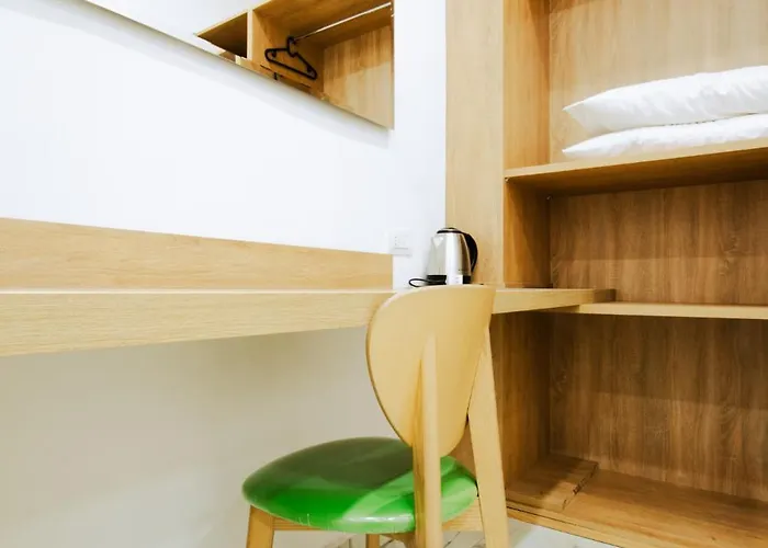 Light Πανσιόν Νάπολη