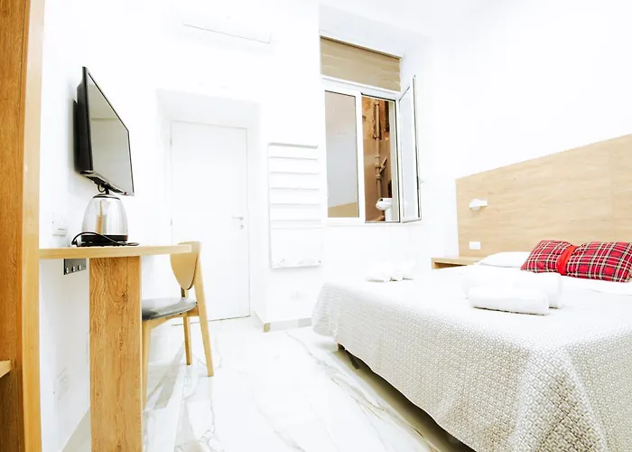 Πανσιόν Light Νάπολη