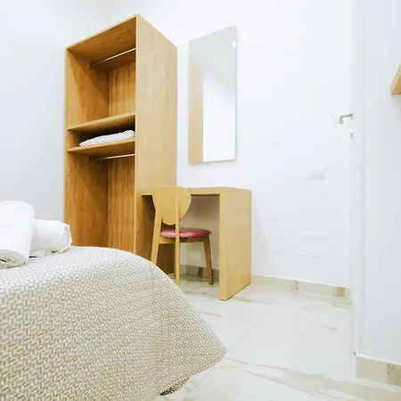 Light 4* Νάπολη