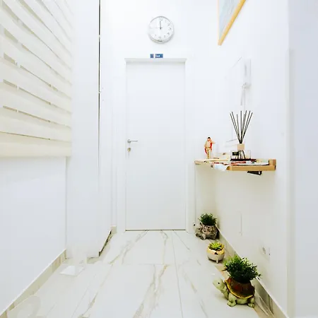 Light Πανσιόν 4*