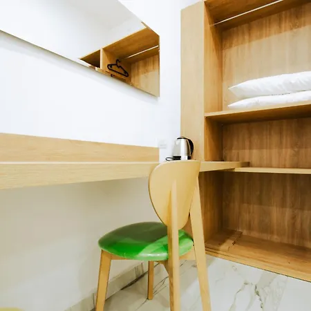 Light Πανσιόν Νάπολη