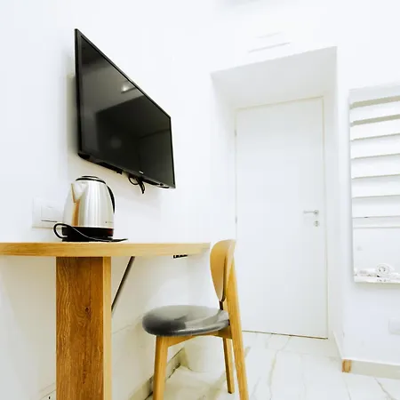 Light 4* Νάπολη