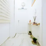 Light 招待所 4*