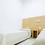 招待所 Light 4*